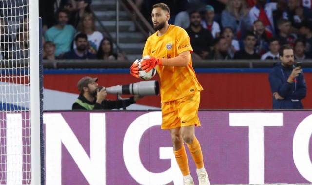 罗马诺：曼联仅关注多纳鲁马动态，尚未展开转会操作