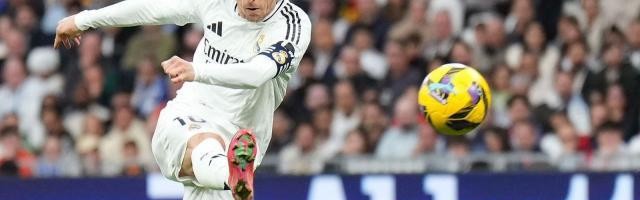 开云app-【揭秘】十余年不间断加练 莫德里奇保持完美状态