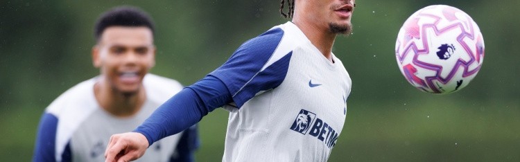 英媒谈西蒙斯首训：自信指挥、技术精湛，已展现机会创造者的才能