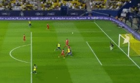 C罗带球拌蒜，连续失机，抱怨教练，又1个奖杯完蛋了